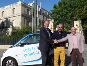 Andrea Lazzari, tesorero del Com.It.Es, junto a Horacio Corva, consejero delegado de Car2Go y Pietro Mariani, Presidente del Com.It.Es